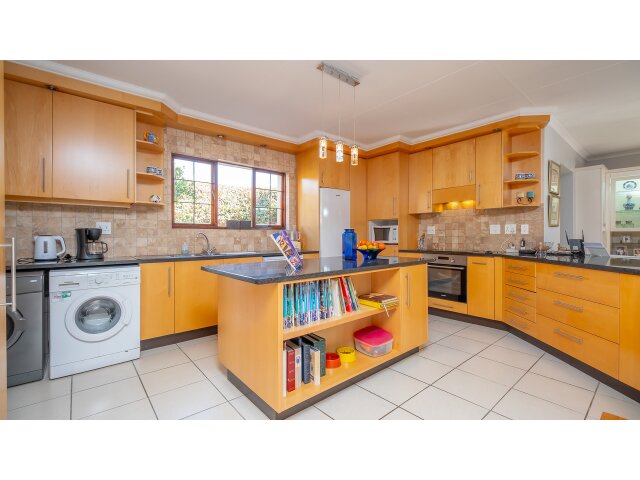 <!--[if BLOCK]><![endif]--> 10 Redberry Hill  Crawford Drive, Douglasdale,  Sandton <!--[if ENDBLOCK]><![endif]-->